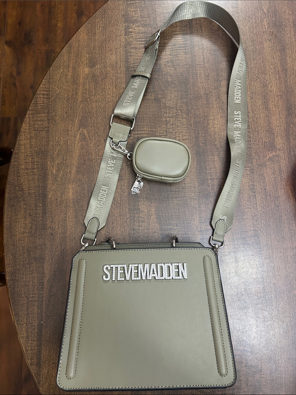NEW W/O TAGS: Steve Madden Olive Green Crossbody Messenger Bag with Coin pouch